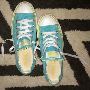 basically brand new converse sneakers